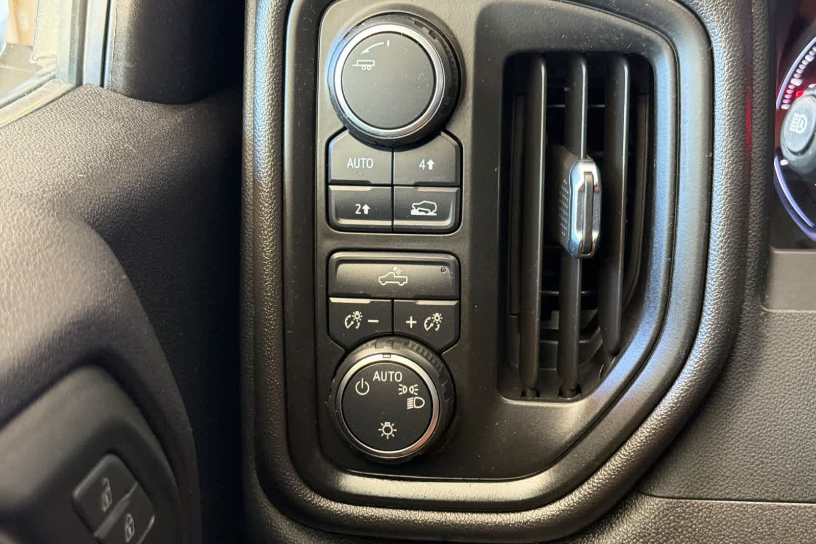 Used 2024 Chevrolet Silverado 1500 W/T w/ WT Value Package AWD/4WD image 28
