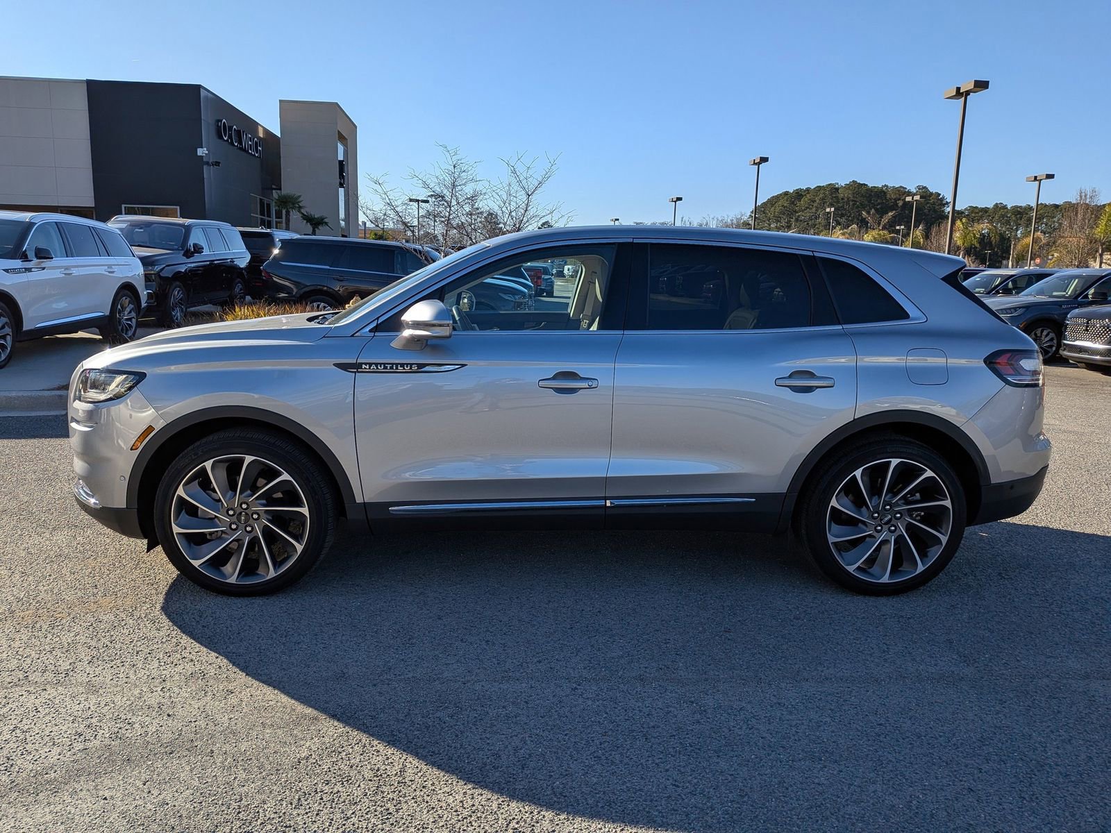 Certified 2023 Lincoln Nautilus Reserve w/ Equipment Group 202A image 8