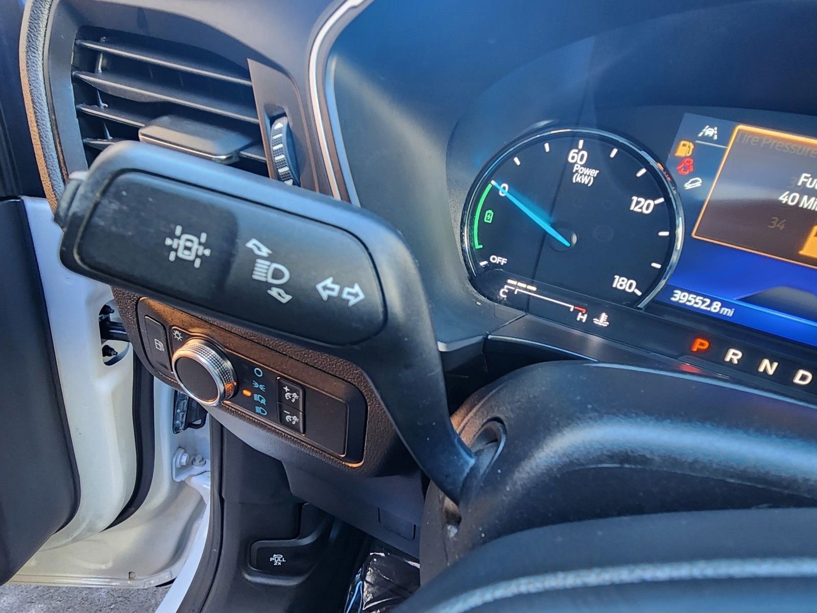 Used 2022 Ford Escape SE image 38