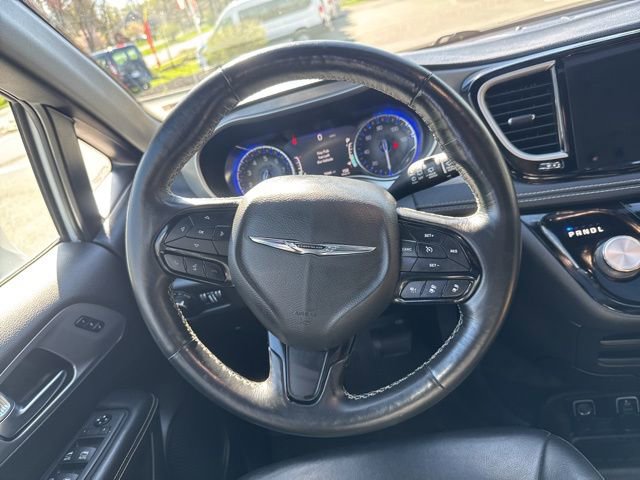 Used 2021 Chrysler Pacifica Touring-L w/ Premium & Safety Sphere Group image 23