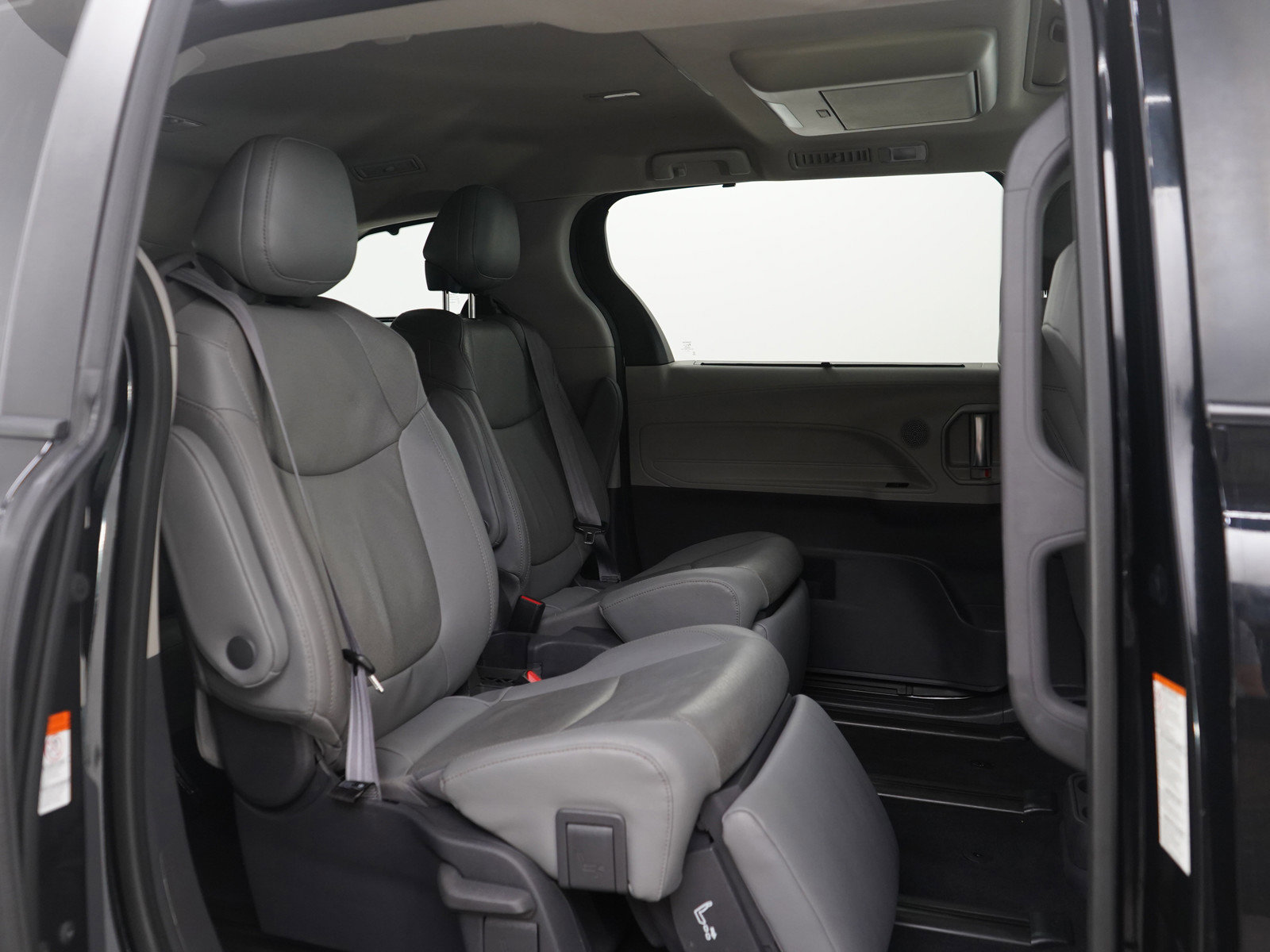 Used 2021 Toyota Sienna Limited image 13