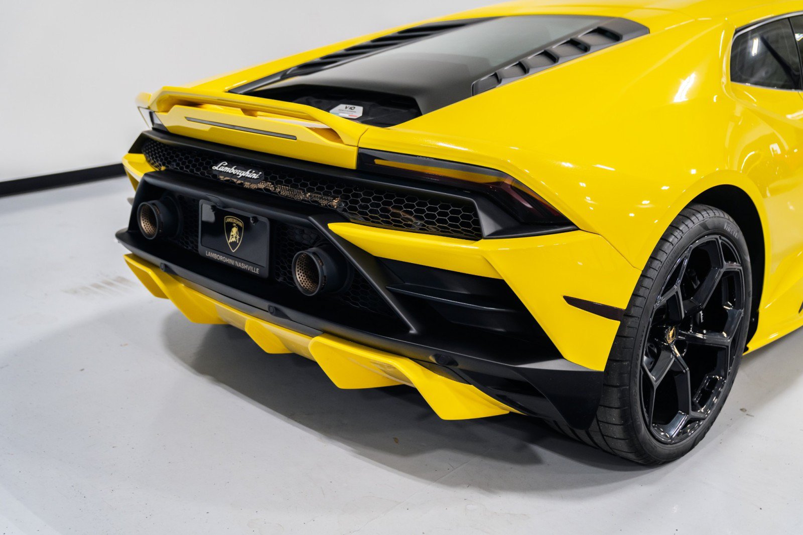 Used 2021 Lamborghini Huracan EVO RWD image 24