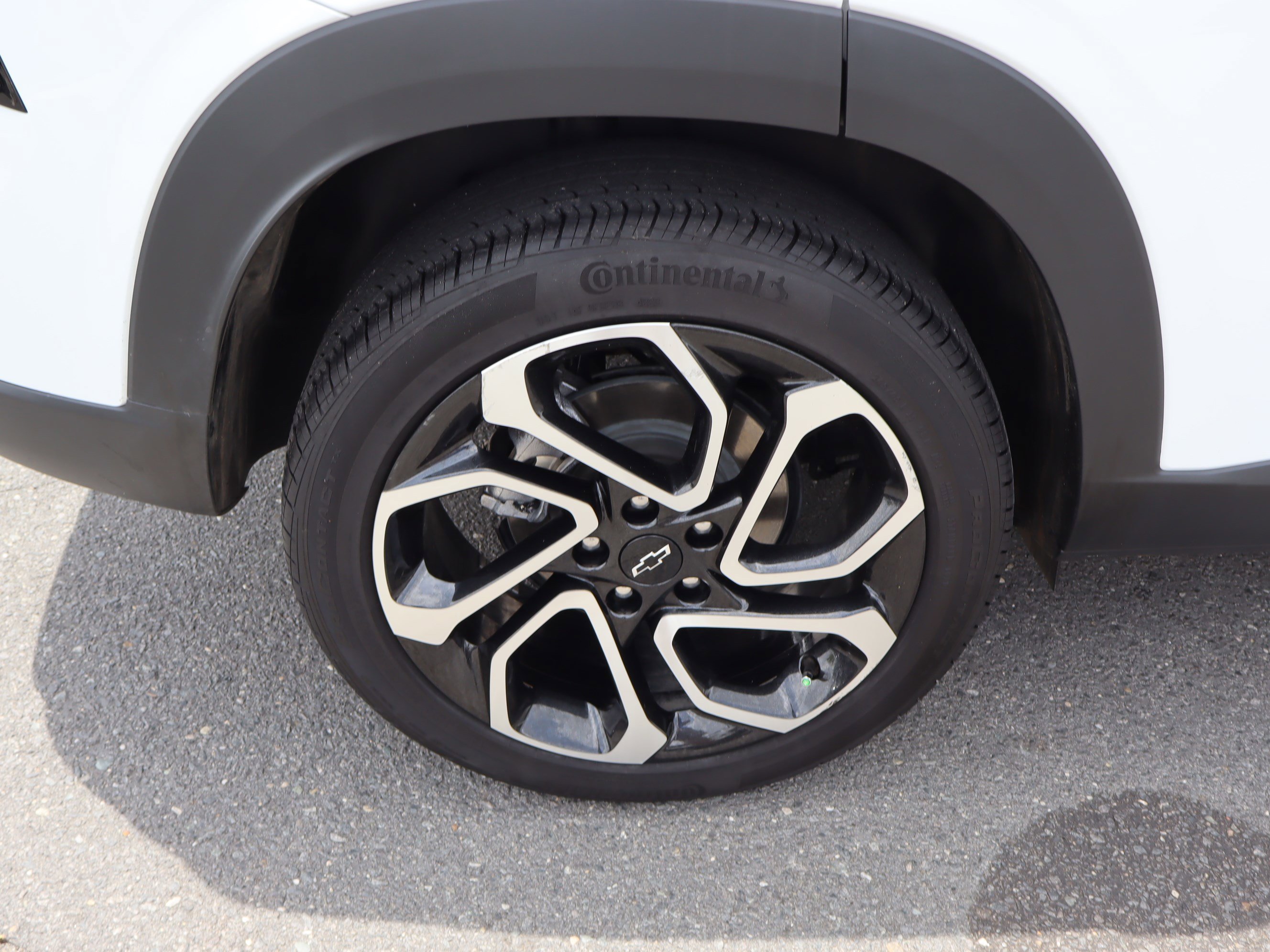 Certified 2024 Chevrolet Trax RS w/ Sunroof Package FWD image 40