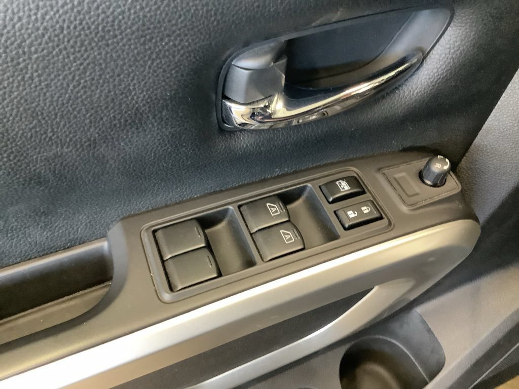 Used 2022 Nissan Titan SV AWD/4WD image 10