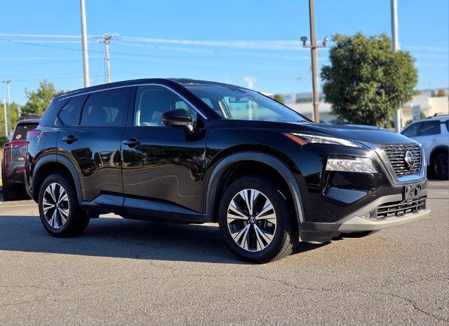 Used 2021 Nissan Rogue SV FWD image 4