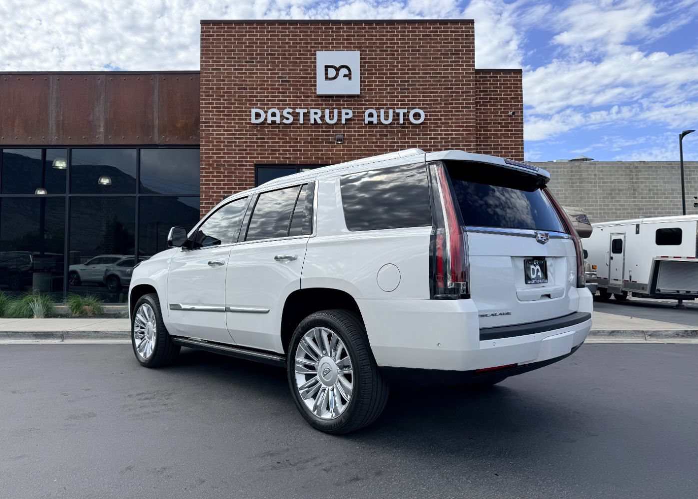 Used 2017 Cadillac Escalade Platinum AWD/4WD image 7