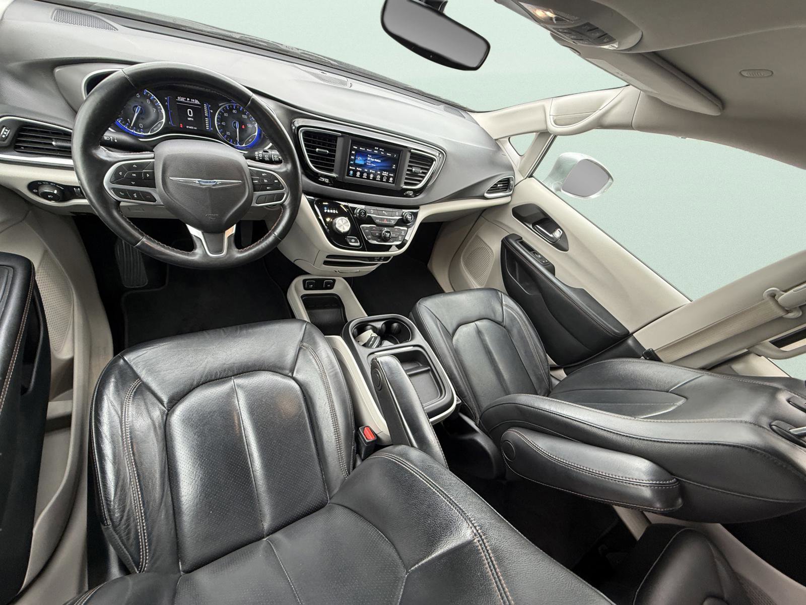 Used 2020 Chrysler Pacifica Touring-L FWD image 10