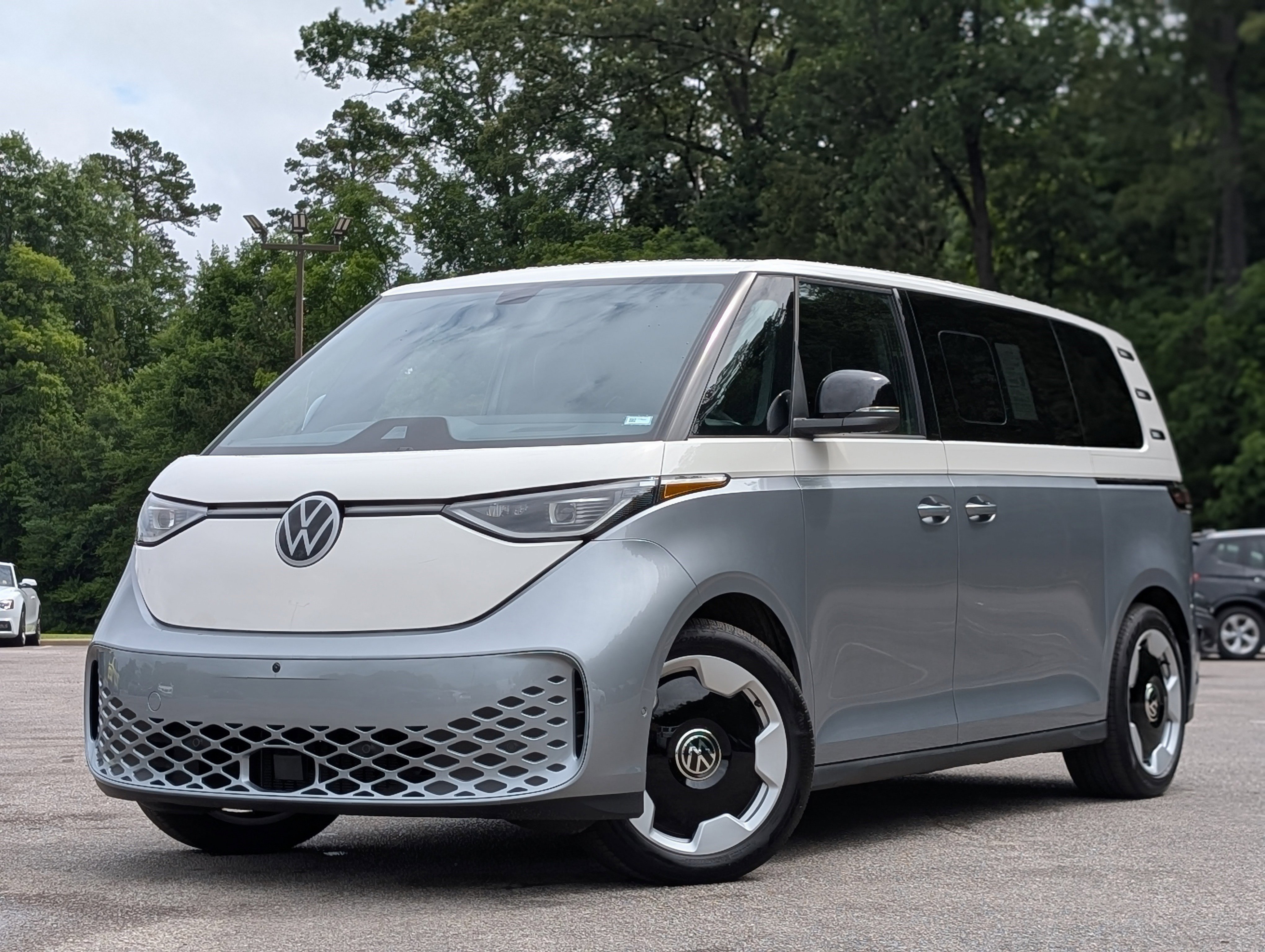 Used 2025 Volkswagen ID. Buzz Pro S Plus RWD image 4