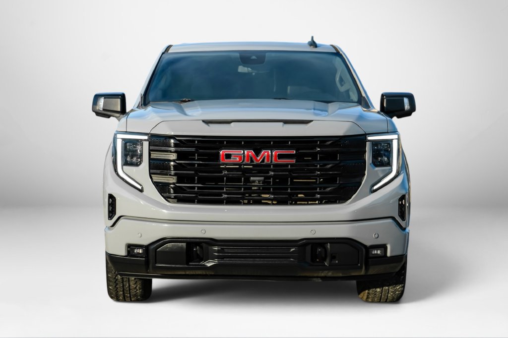 Used 2024 GMC Sierra 1500 Elevation w/ Elevation Premium Package AWD/4WD image 3