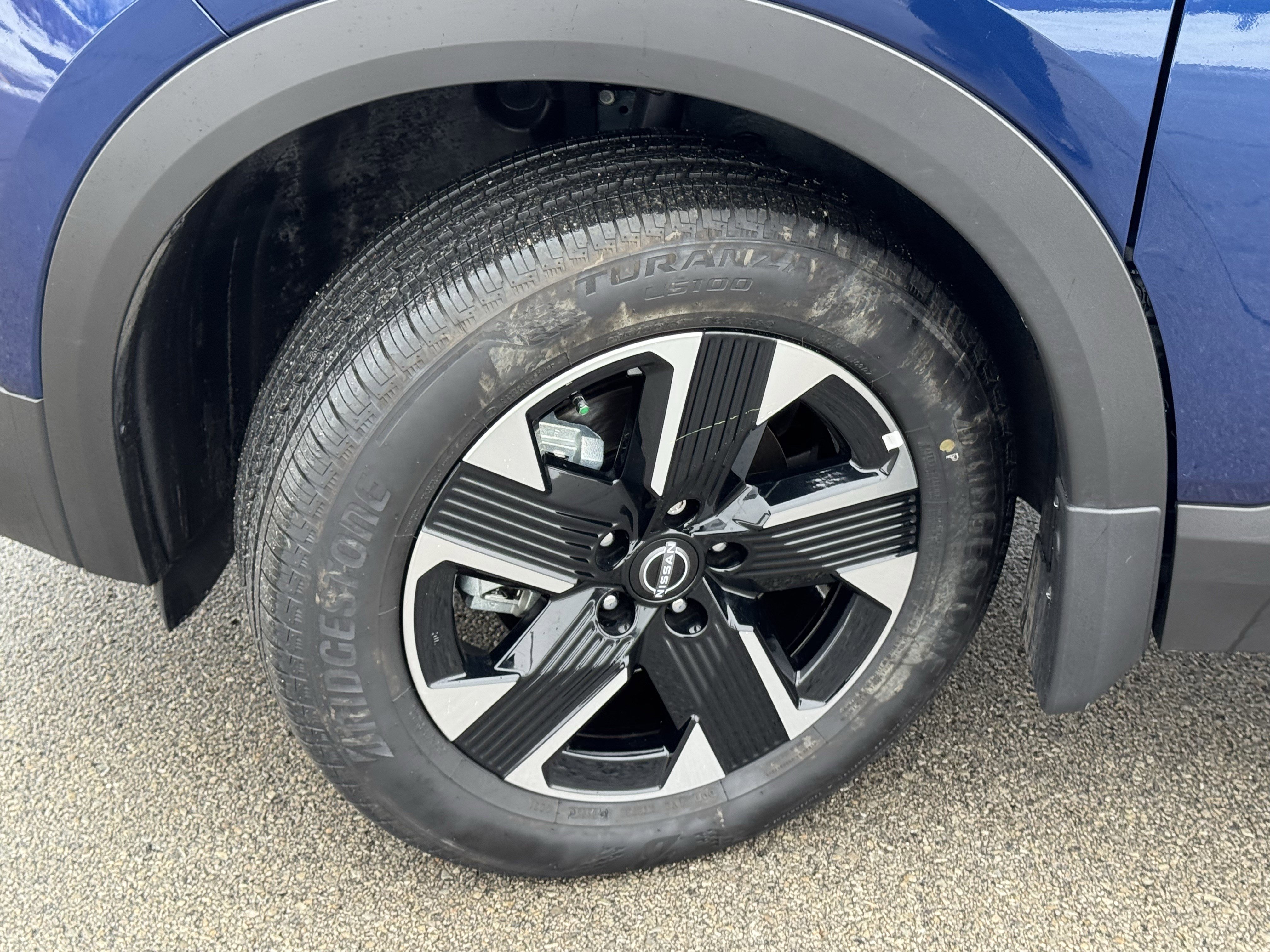 Used 2025 Nissan Kicks SV image 38