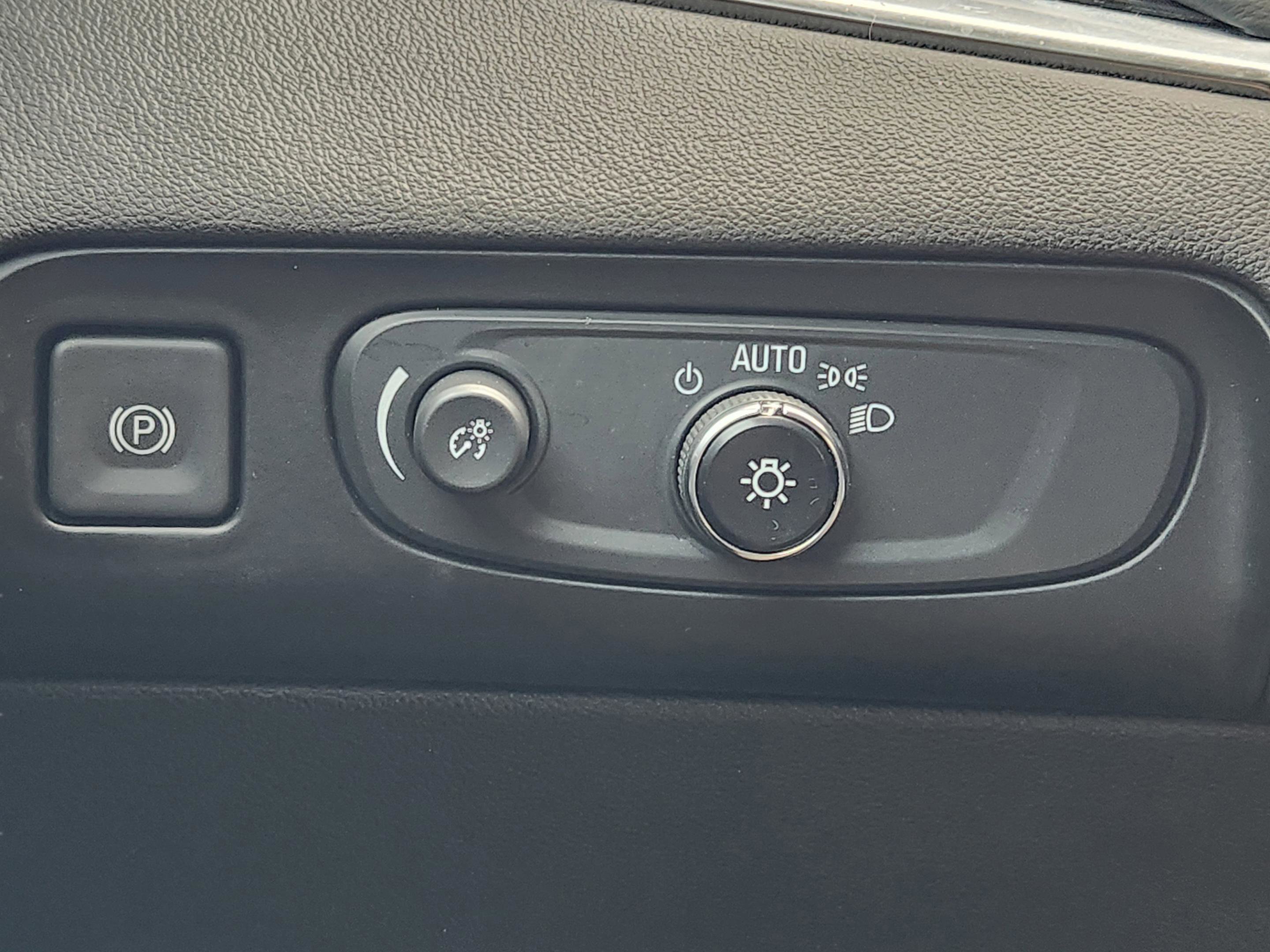 Used 2021 Buick Enclave Essence image 22