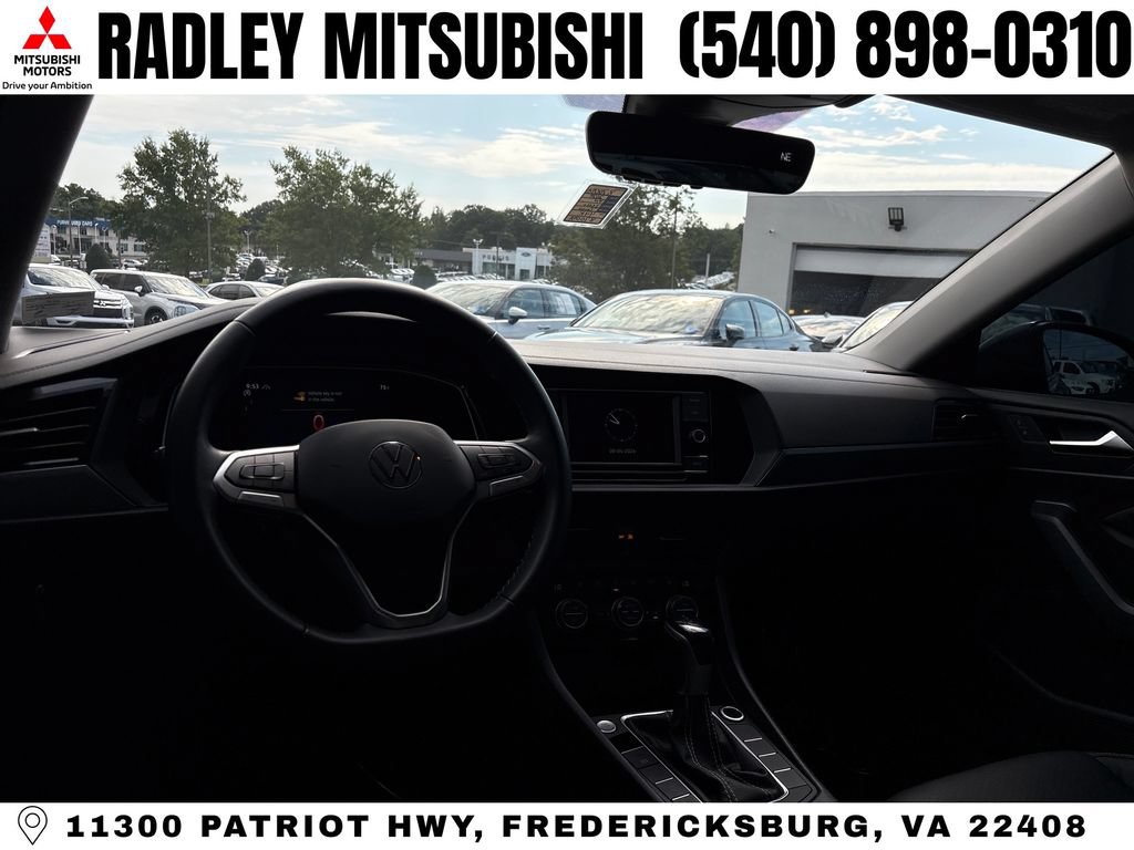 Used 2024 Volkswagen Jetta SE FWD image 13