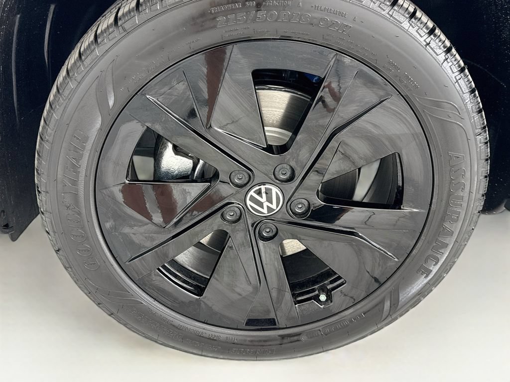 New 2026 Volkswagen Taos SE FWD image 28