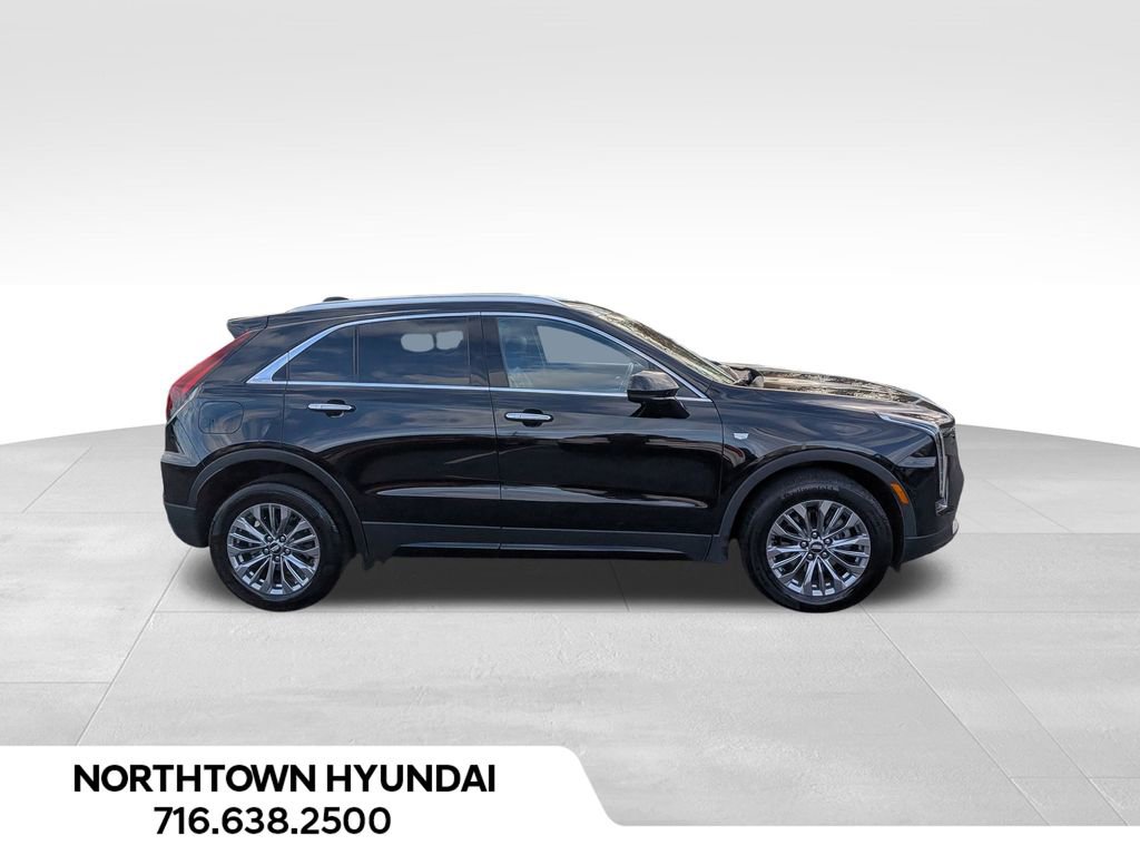 Used 2025 Cadillac XT4 Premium Luxury image 3