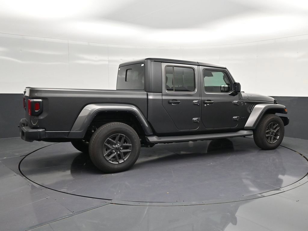 Used 2025 Jeep Gladiator Sport AWD/4WD image 3