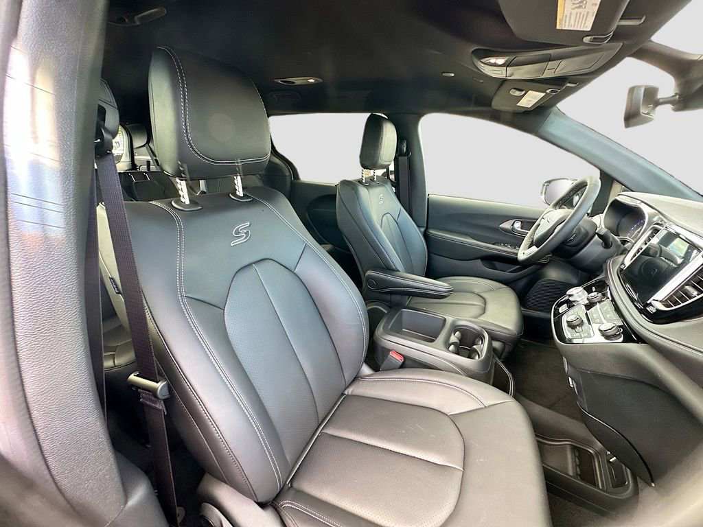New 2026 Chrysler Pacifica Select image 36