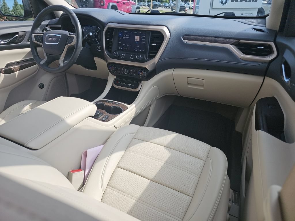 Used 2023 GMC Acadia Denali w/ Denali Ultimate Package AWD/4WD image 31