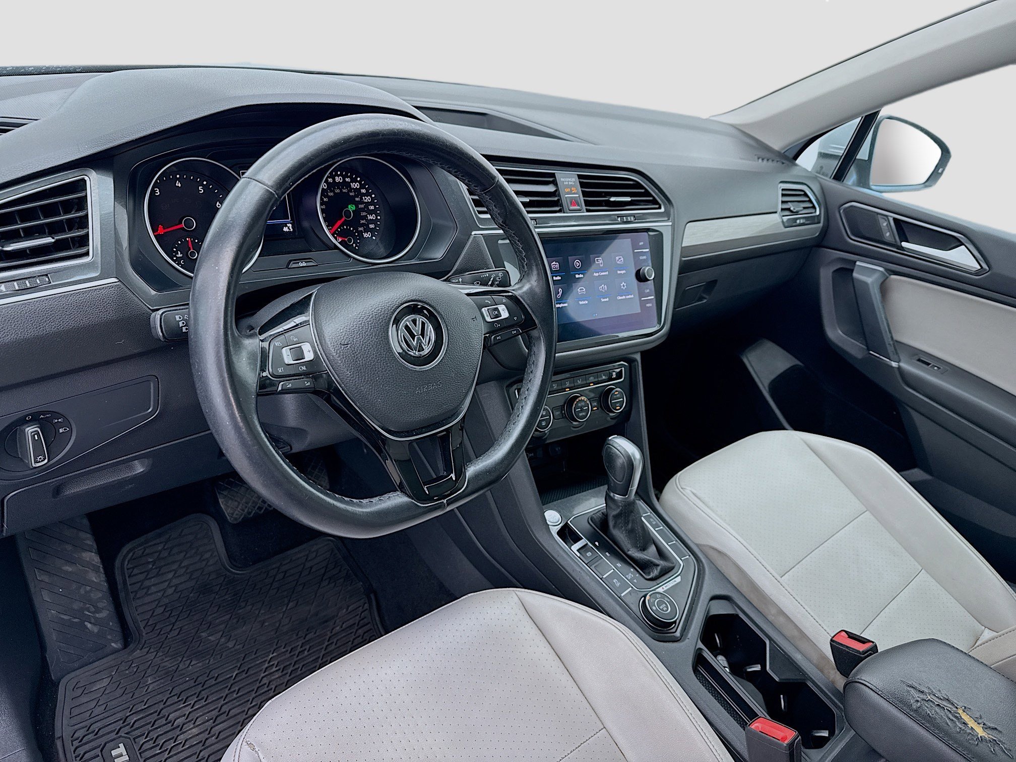 Used 2018 Volkswagen Tiguan SE w/ Panoramic Sunroof Package AWD/4WD image 7