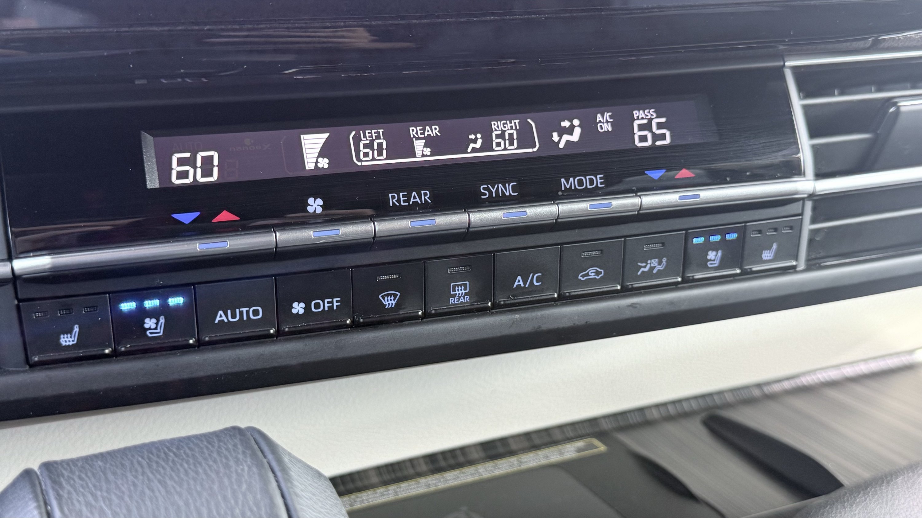Used 2022 Toyota Sienna Platinum FWD image 72