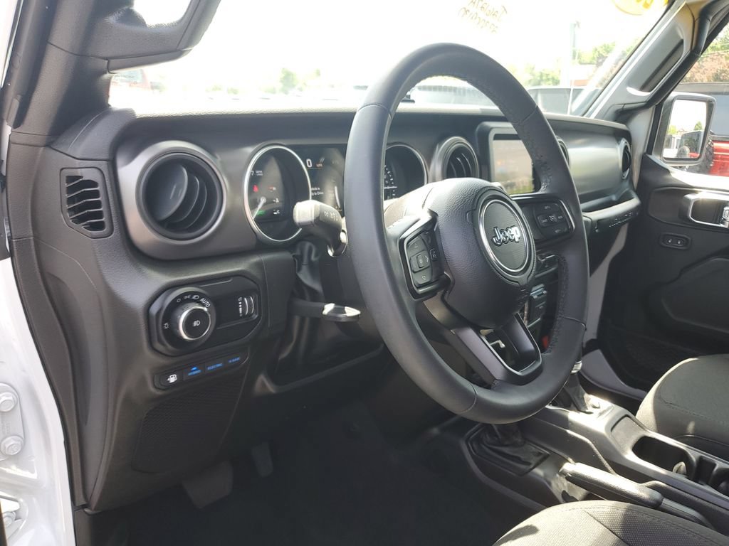 Certified 2023 Jeep Wrangler Unlimited AWD/4WD image 18