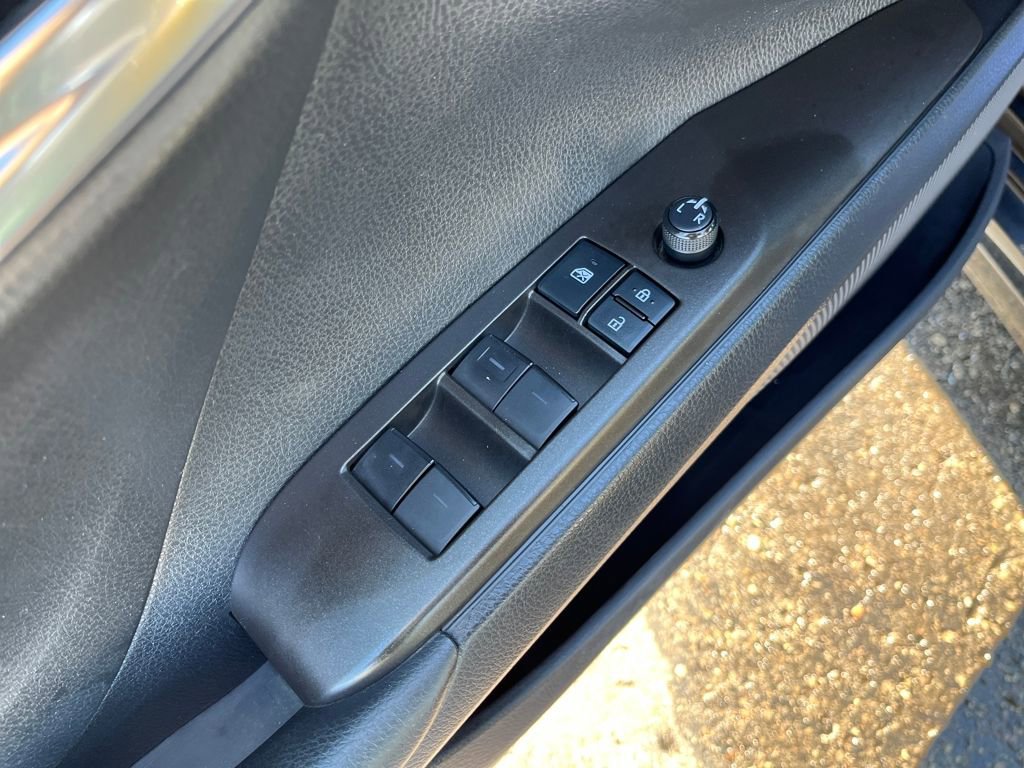 Used 2022 Toyota Camry SE image 12