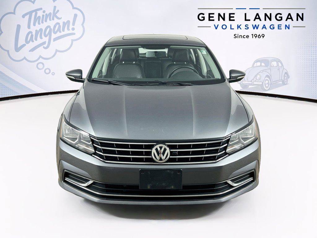 Used 2018 Volkswagen Passat 2.0T SE FWD image 2