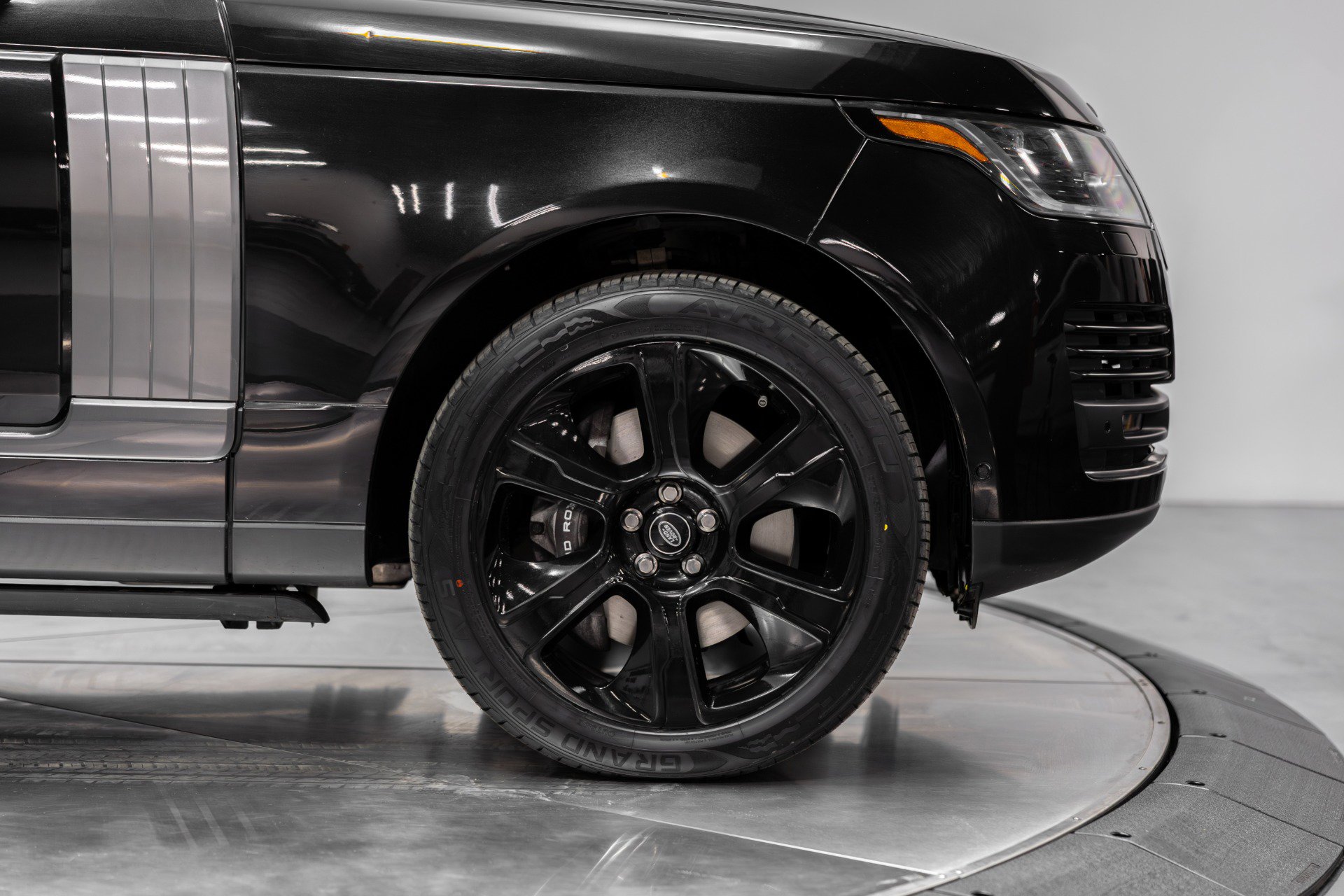 Used 2021 Land Rover Range Rover Westminster Edition image 17