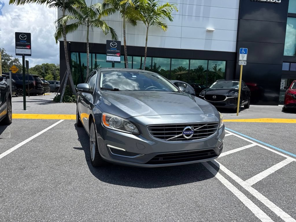 Used 2017 Volvo S60 T5 Inscription FWD image 2