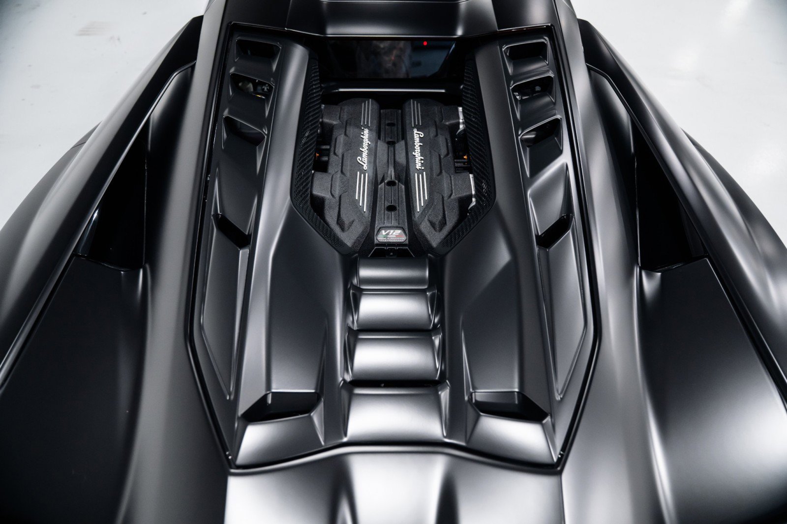 Used 2025 Lamborghini Revuelto image 20