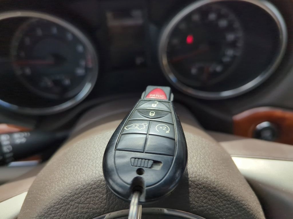 Used 2013 Jeep Grand Cherokee Overland w/ Advance Technology Group image 24