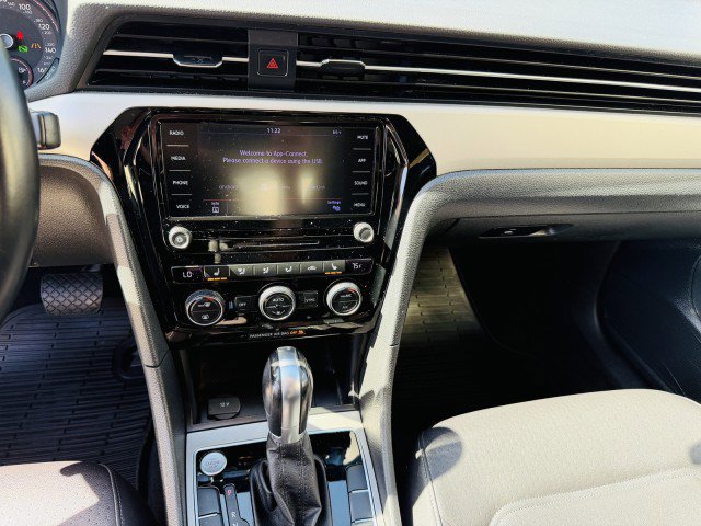 Used 2020 Volkswagen Passat 2.0T SE image 11