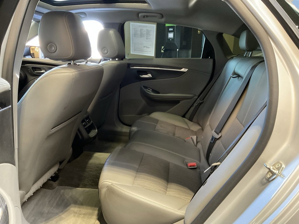 Used 2016 Chevrolet Impala LT w/ Convenience Package image 20