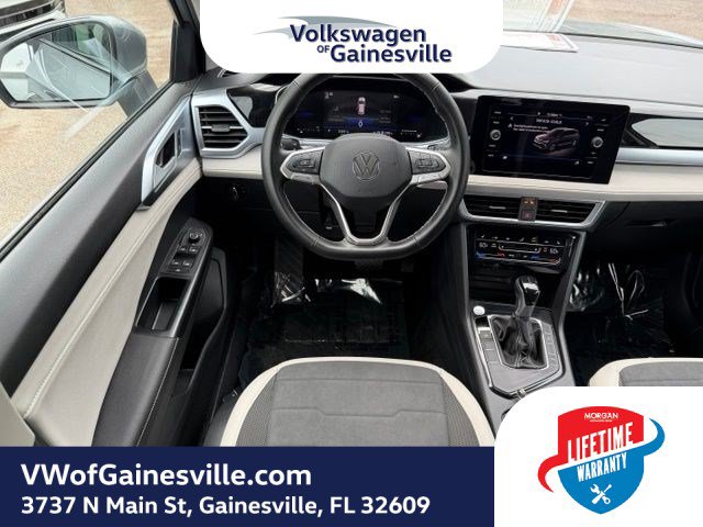Used 2025 Volkswagen Taos SE FWD image 15
