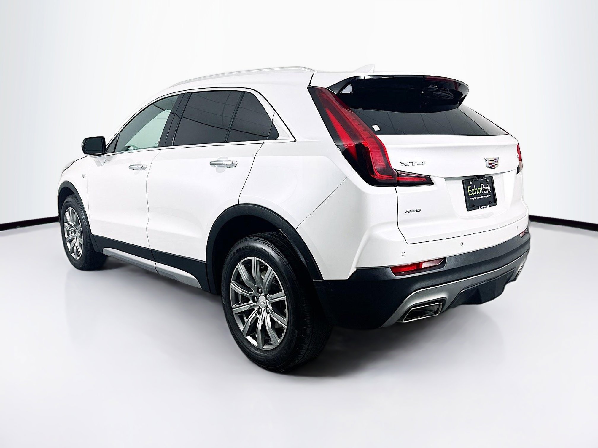 Used 2023 Cadillac XT4 Premium Luxury w/ Technology Package AWD/4WD image 5