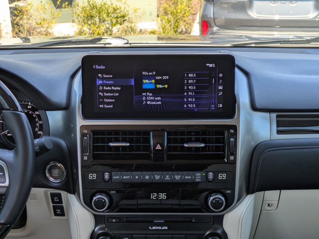 Used 2023 Lexus GX 460 Premium w/ Accessory Package image 17