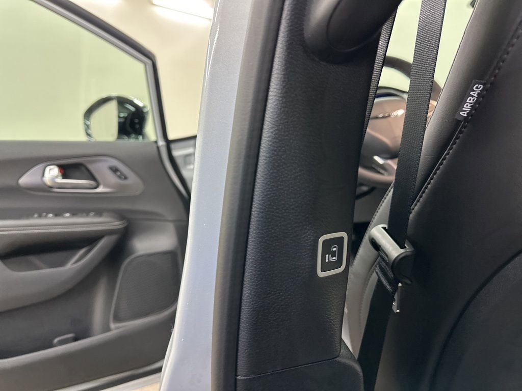 New 2026 Chrysler Pacifica Select image 26
