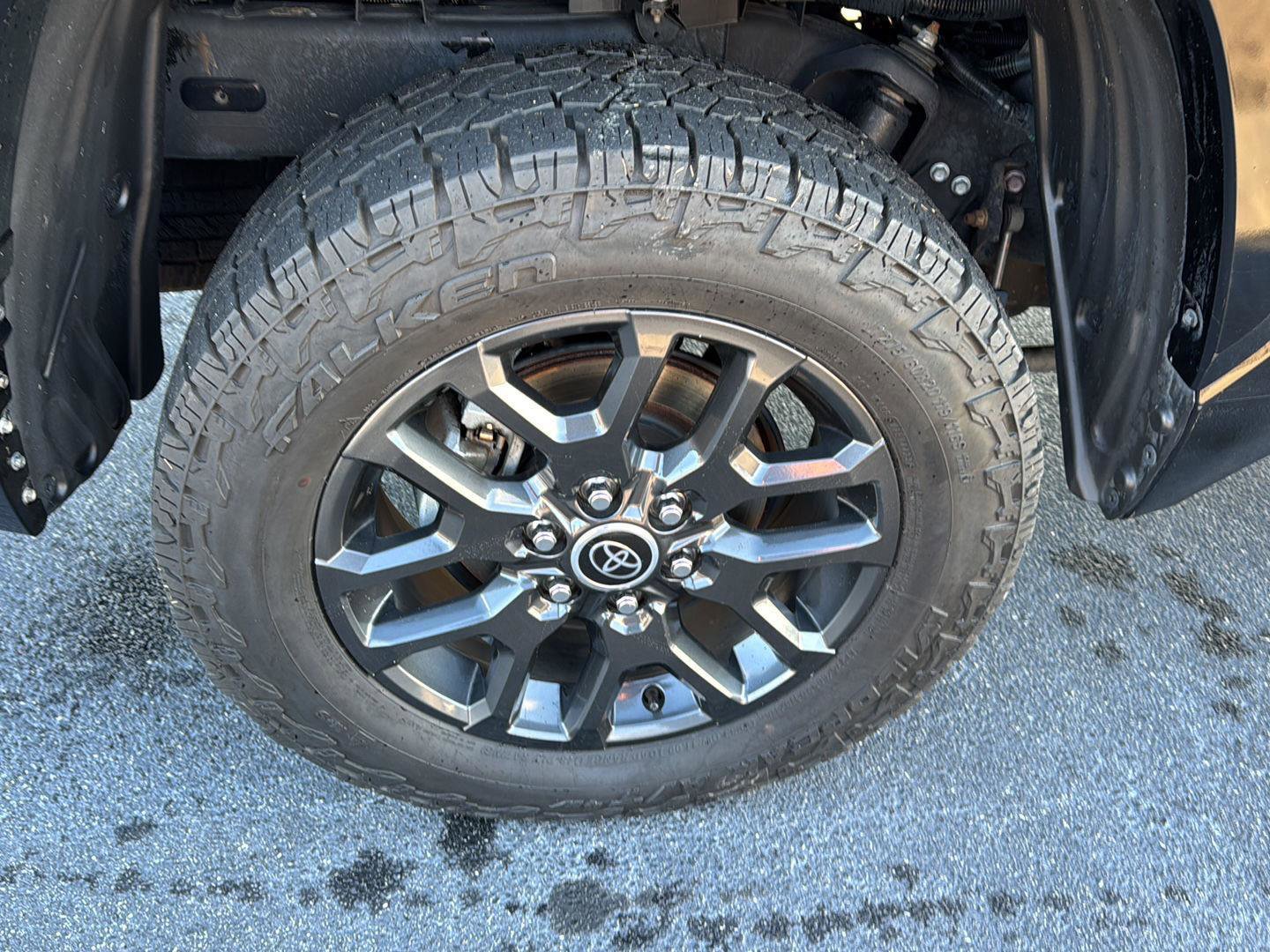 Used 2022 Toyota Tundra Platinum w/ Advanced Package AWD/4WD image 36