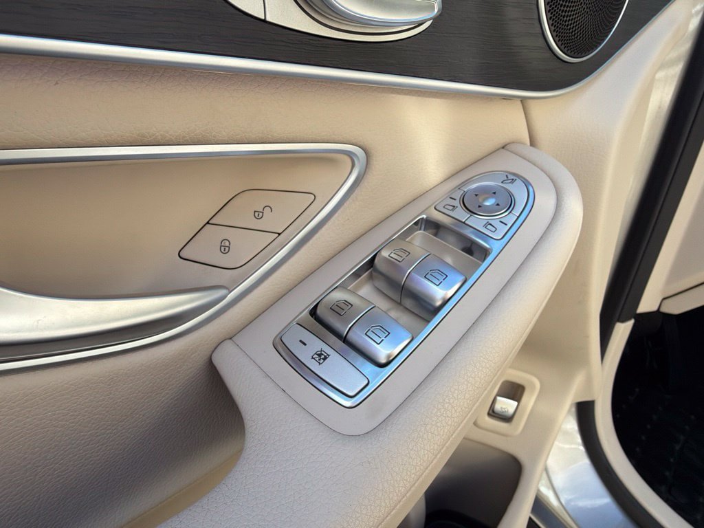 Used 2022 Mercedes-Benz GLC 300 4MATIC w/ Multimedia Package Lite image 16