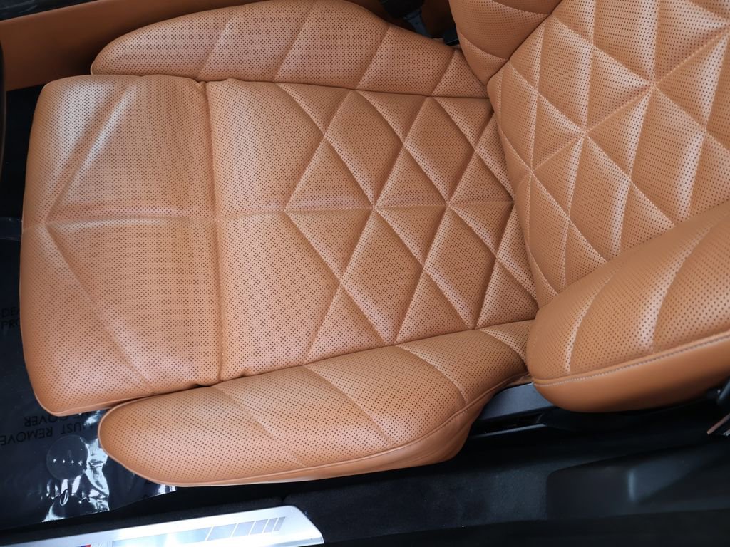 Used 2023 BMW 740i w/ Parking Assistance Package image 35