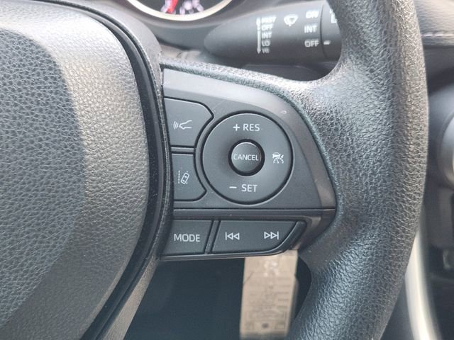 Used 2022 Toyota RAV4 LE image 23