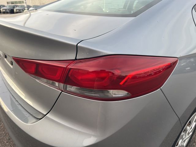 Used 2017 Hyundai Elantra SE image 11