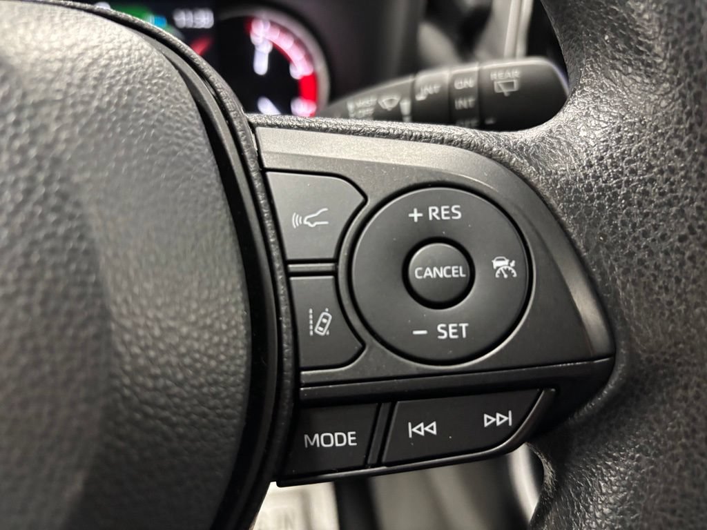 Used 2025 Toyota RAV4 XLE AWD/4WD image 20