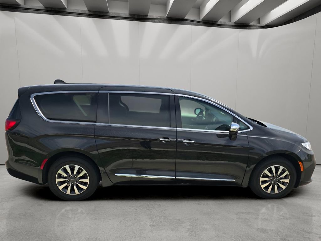 Used 2023 Chrysler Pacifica Limited image 6