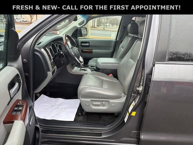 Used 2014 Toyota Sequoia Platinum image 19