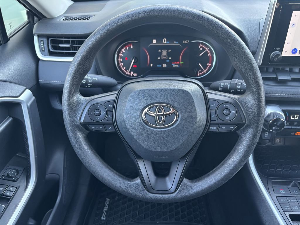 Used 2025 Toyota RAV4 XLE AWD/4WD image 14