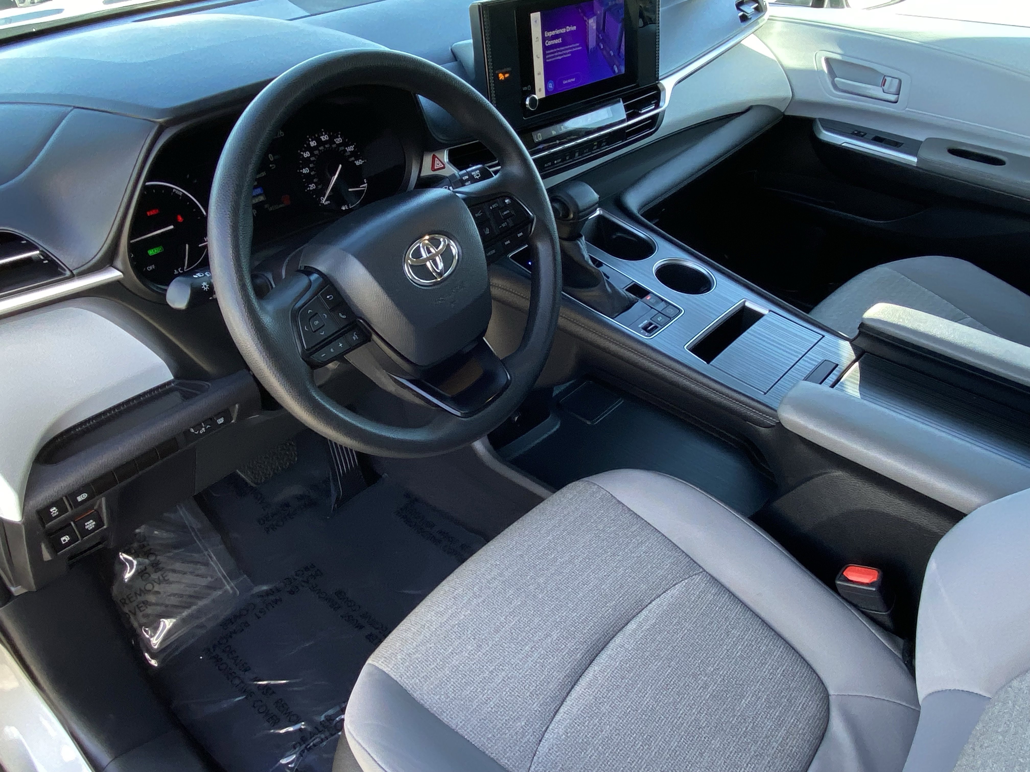 Certified 2025 Toyota Sienna LE FWD image 26