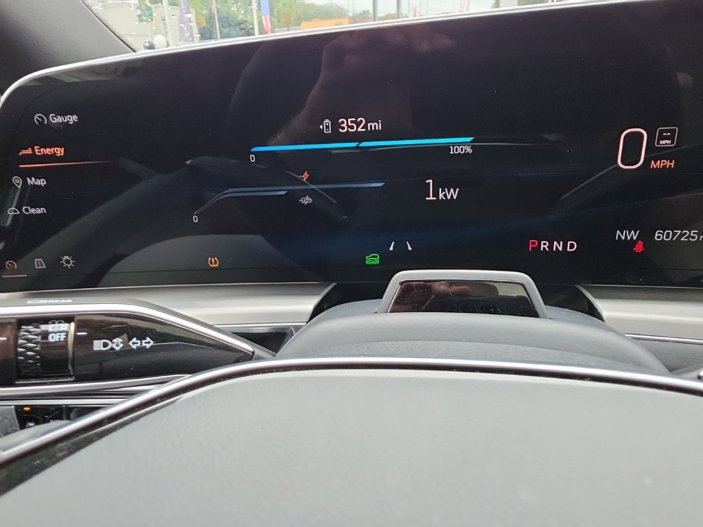 Used 2023 Cadillac Lyriq 2WD image 18