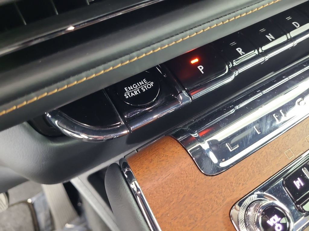 Used 2025 Lincoln Aviator Black Label AWD/4WD image 15