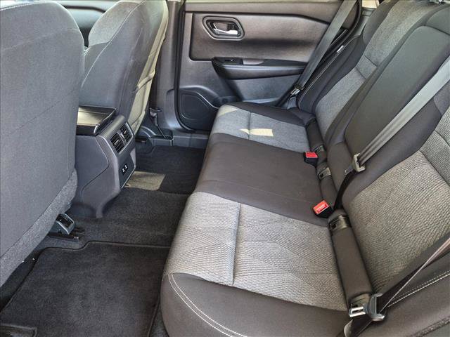 Used 2025 Nissan Rogue SV FWD image 18
