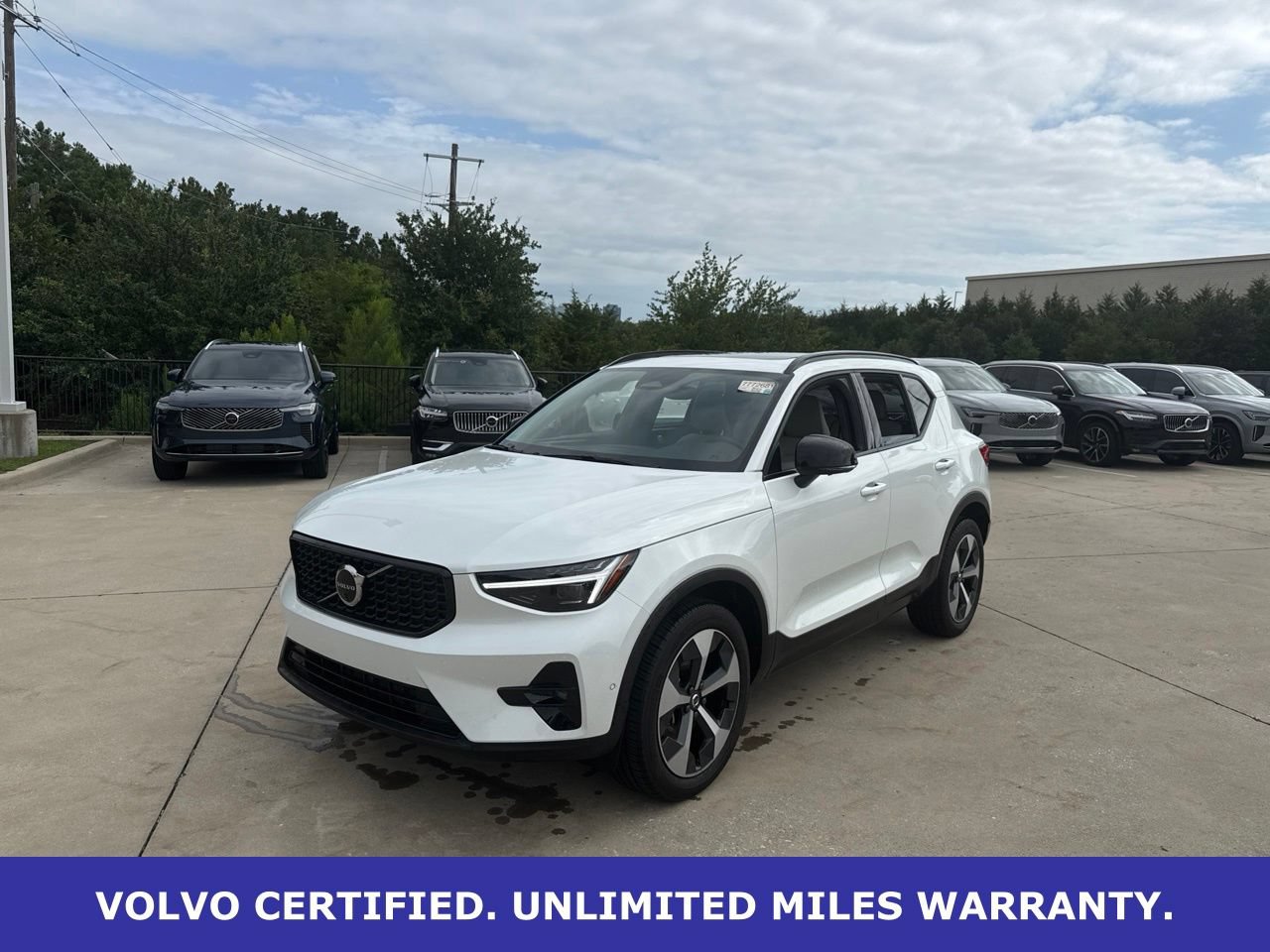 Certified 2026 Volvo XC40 B5 Plus AWD/4WD image 1